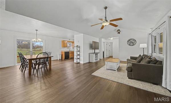 30421 Peach Blossom LN, Lebanon, MO 65536