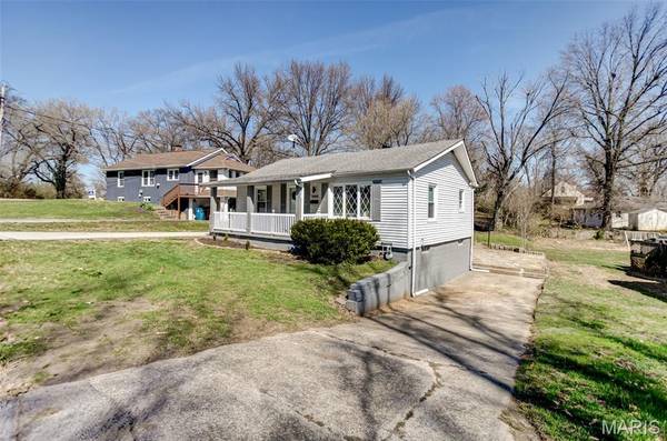 2425 La Salle DR, Alton, IL 62002