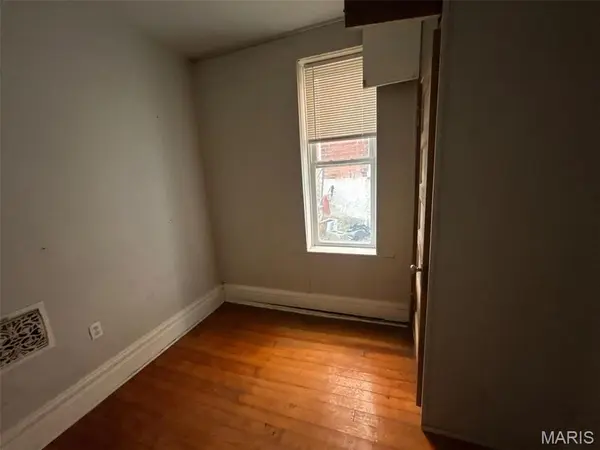 4635 Oregon AVE, St Louis, MO 63111