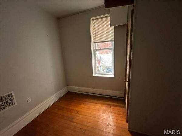 4635 Oregon AVE, St Louis, MO 63111