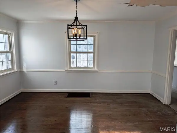 1931 Elm ST, St Charles, MO 63301