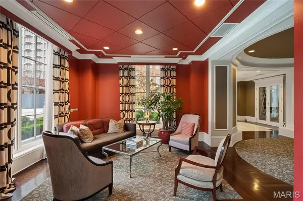150 Carondelet PLZ #1301, Clayton, MO 63105