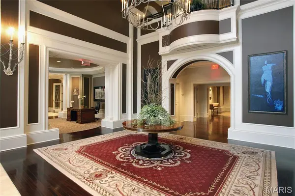 150 Carondelet PLZ #1301, Clayton, MO 63105