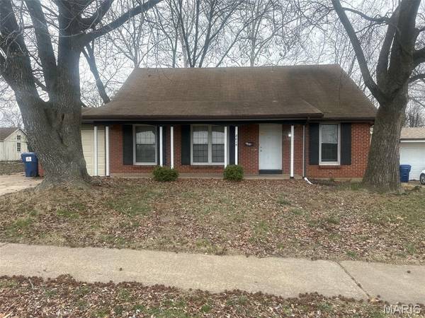 2015 Derhake RD, Florissant, MO 63033