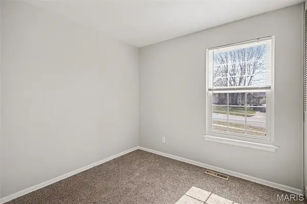 5319 Ville Angela LN, Hazelwood, MO 63042