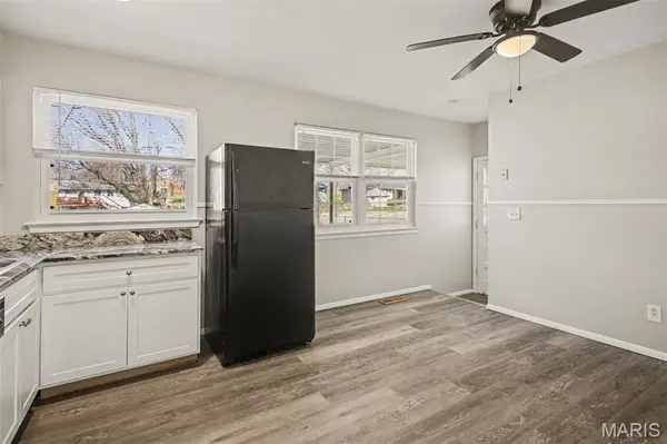 5319 Ville Angela LN, Hazelwood, MO 63042