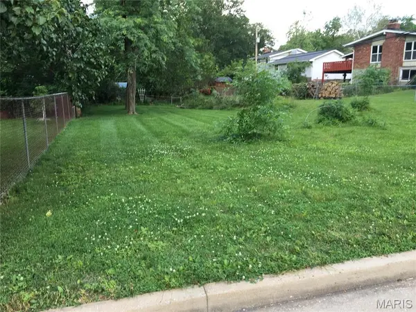 1120 TAHITI DR, St Louis, MO 63126