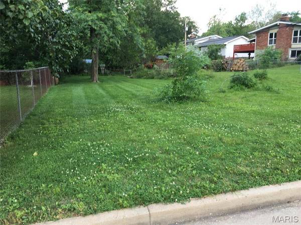 1120 TAHITI DR, St Louis, MO 63126