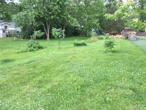 1120 TAHITI DR, St Louis, MO 63126