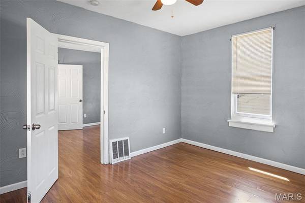 6566 Joseph AVE, St Louis, MO 63133