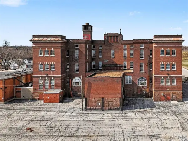 1614 Hogan ST, St Louis, MO 63106
