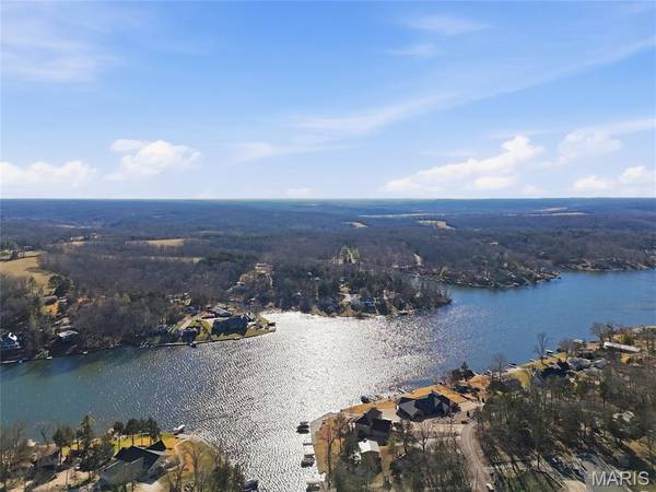 5883 N Lakeshore DR, Hillsboro, MO 63050