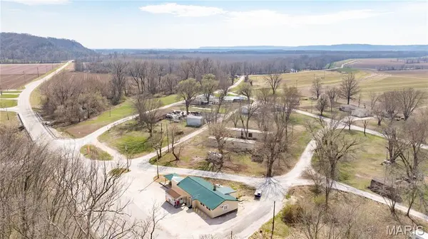20861 State Highway 100, Fieldon, IL 62031