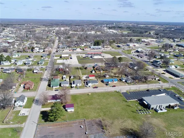 412 E Madison AVE, Owensville, MO 65066