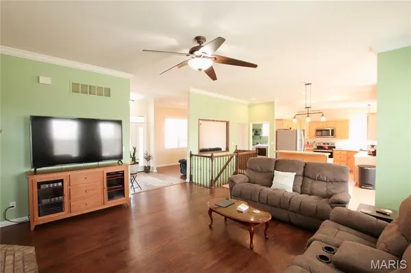 910 Oak Pass LN, Sullivan, MO 63080