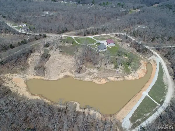 910 Oak Pass LN, Sullivan, MO 63080