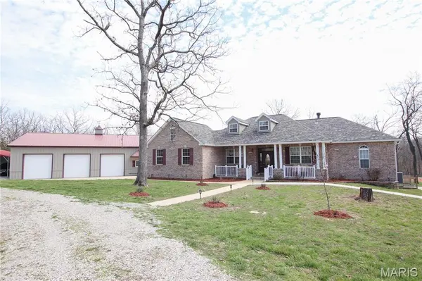 910 Oak Pass LN, Sullivan, MO 63080