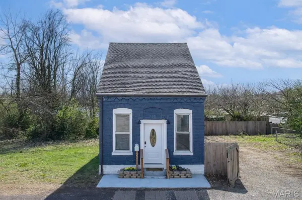 22 S 15th ST, Belleville, IL 62220