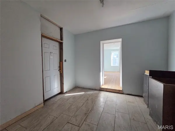 7726 Minnesota AVE, St Louis, MO 63111