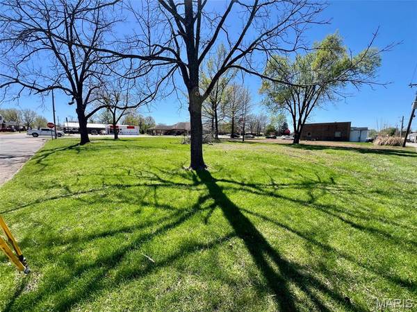 305 W Lincoln AVE, Owensville, MO 65066