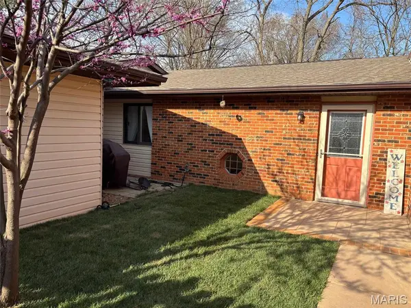 6 Parkridge, Belleville, IL 62226