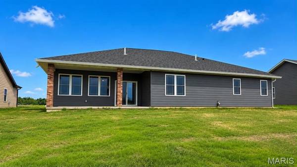 205 E Larkspur Ct, Hannibal, MO 63401