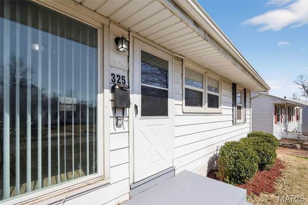 325 Lancashire RD, St Louis, MO 63137