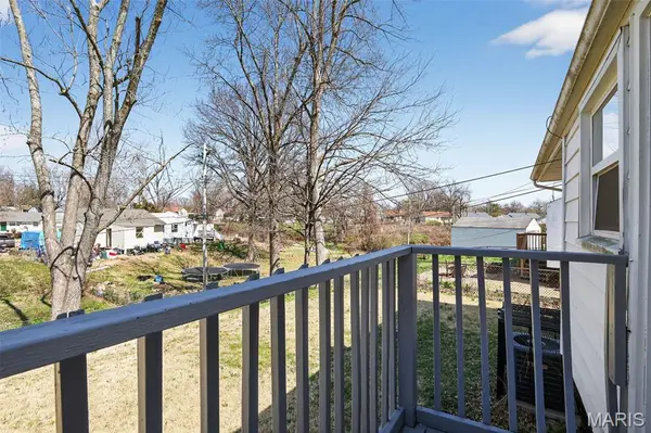 325 Lancashire RD, St Louis, MO 63137