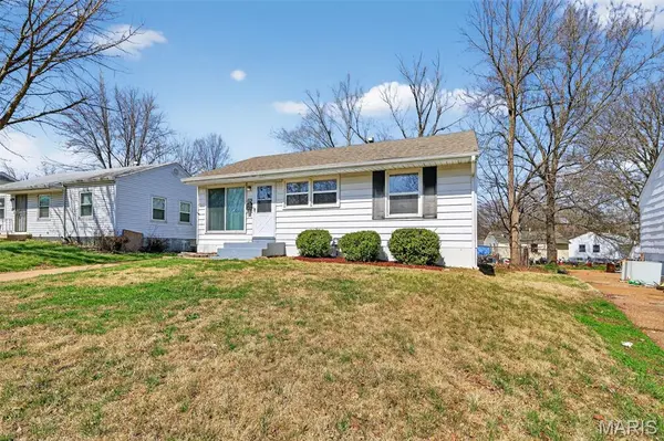 325 Lancashire RD, St Louis, MO 63137