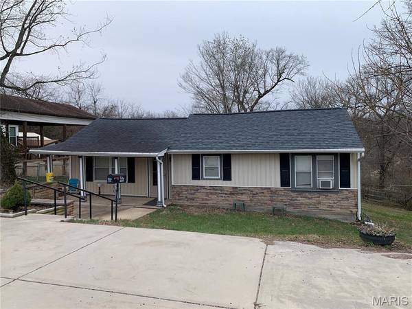 1218 S 5th ST, De Soto, MO 63020