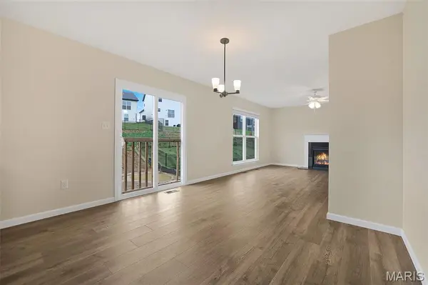 360 Winding Bluffs CT, Fenton, MO 63026