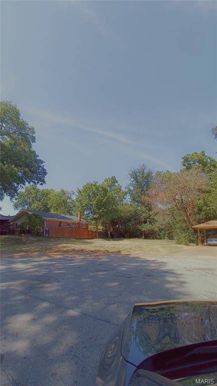 8015 Noel CT, University City, MO 63130