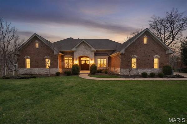9 Graybridge DR, Ladue, MO 63124