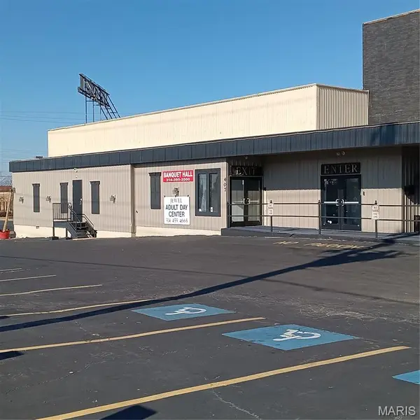 407 Dunn RD, Florissant, MO 63031