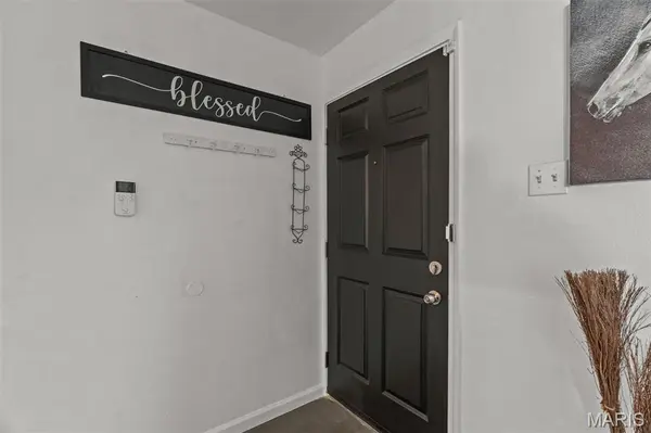 10015 Baron DR, St Louis, MO 63136