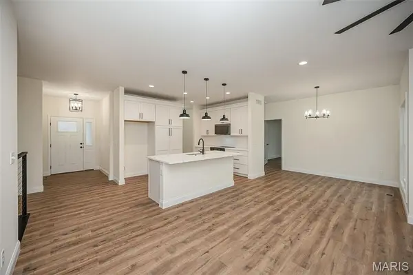 10489 Walnut LN, Foristell, MO 63348