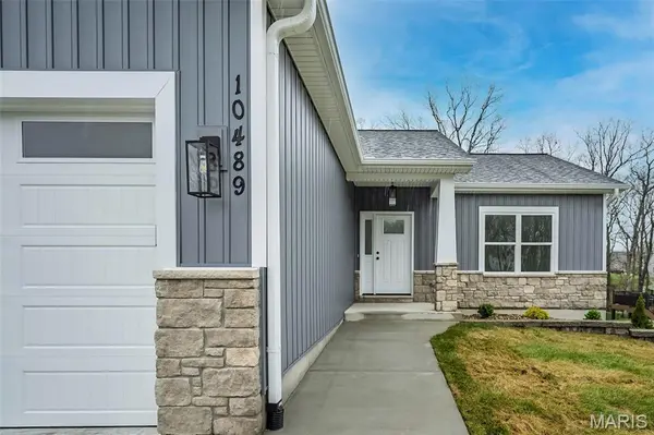 10489 Walnut LN, Foristell, MO 63348