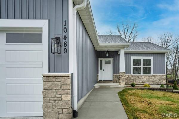 10489 Walnut LN, Foristell, MO 63348