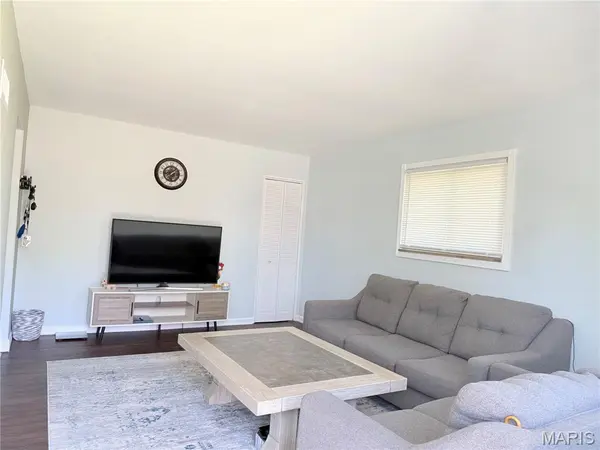 9907 Erie DR, St Louis, MO 63125