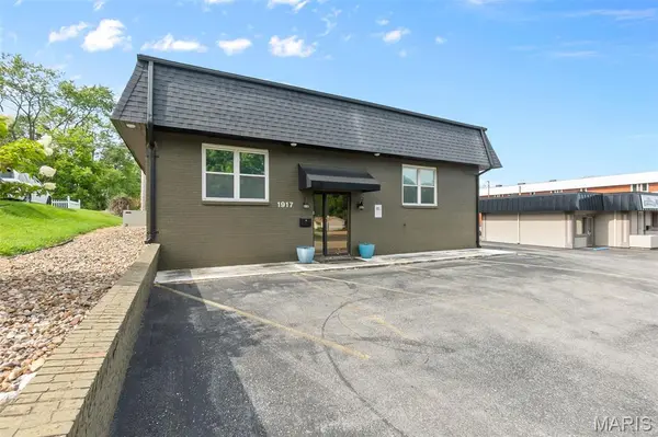1917 William ST, Cape Girardeau, MO 63703
