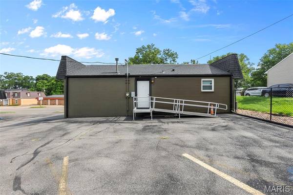 1917 William ST, Cape Girardeau, MO 63703