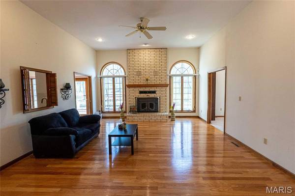 900 Country Lane, Rolla, MO 65401