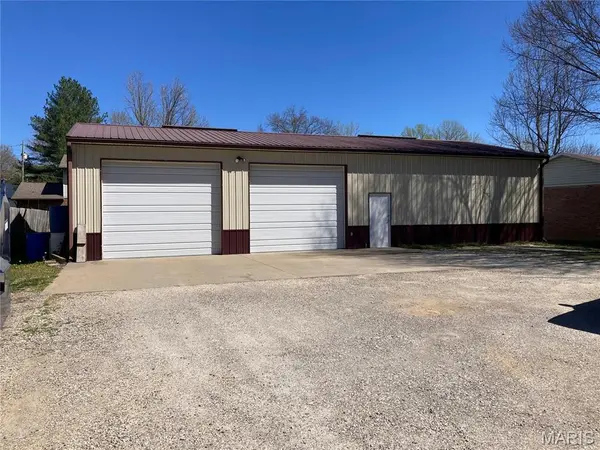 1070 W Cape Rock DR, Cape Girardeau, MO 63701