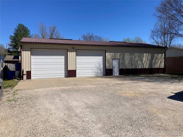 1070 W Cape Rock DR, Cape Girardeau, MO 63701