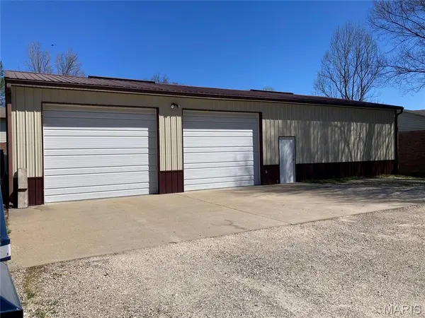 1070 W Cape Rock DR, Cape Girardeau, MO 63701