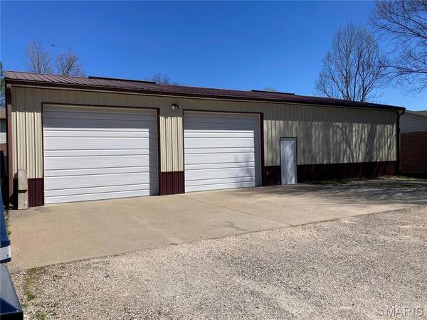 1070 W Cape Rock DR, Cape Girardeau, MO 63701