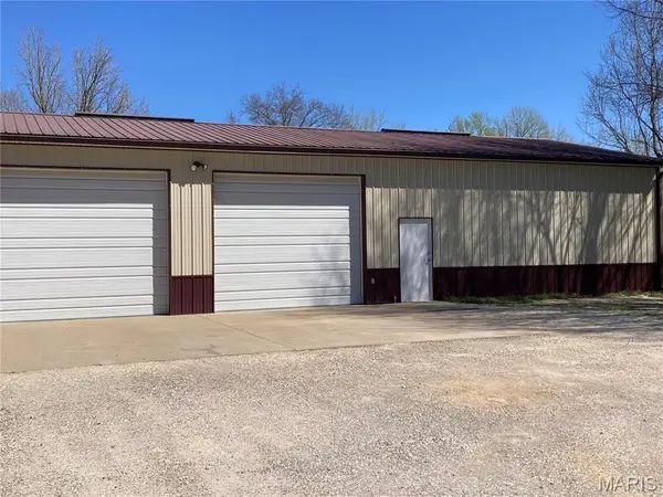 1070 W Cape Rock DR, Cape Girardeau, MO 63701