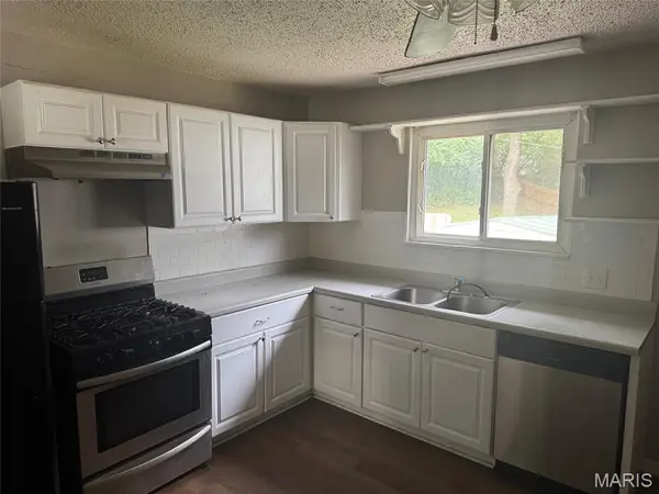 1090 Howdershell RD, Florissant, MO 63031