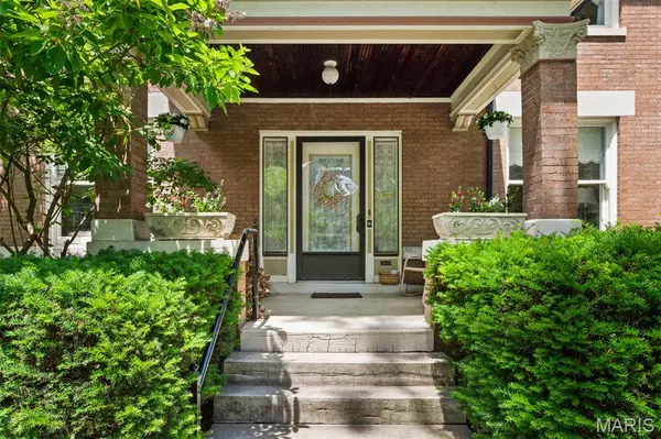 6157 Kingsbury AVE, St Louis, MO 63112