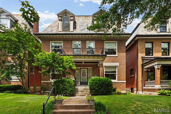 6157 Kingsbury AVE, St Louis, MO 63112